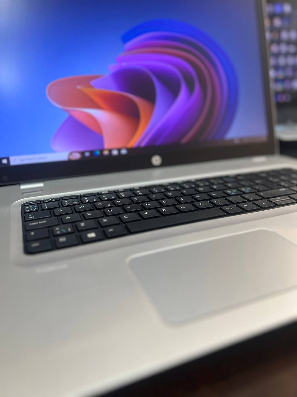 HP ProBook 470 G4 Core i7-7500U RAM 16GB SSD 256GB GeForce 930MX HP ProBook 470 G4 Core i7-7500U RAM 16GB SSD 256GB GeForce 930MX