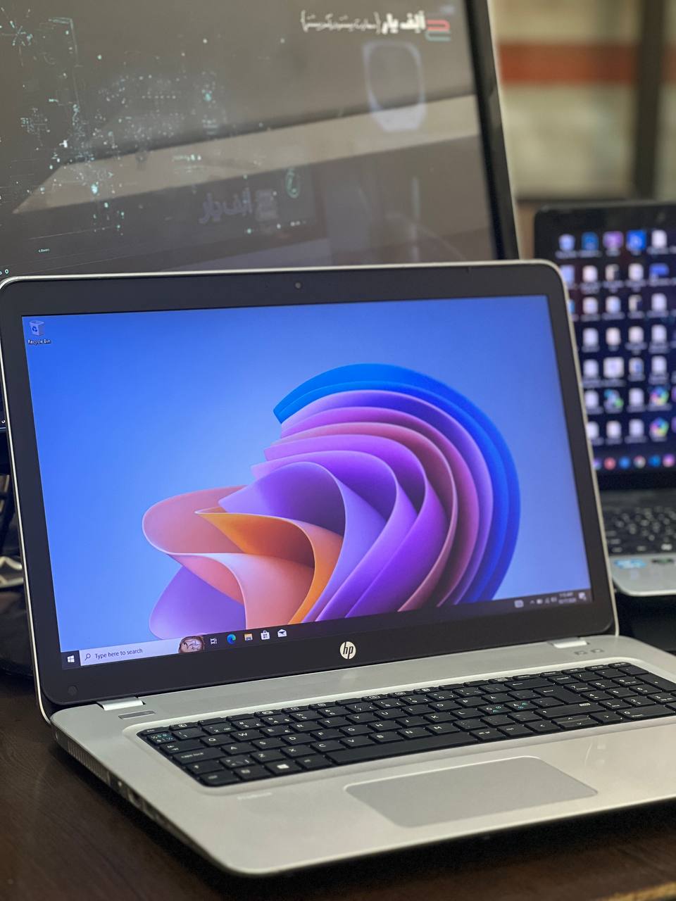 HP ProBook 470 G4 Core i7-7500U RAM 16GB SSD 256GB GeForce 930MX HP ProBook 470 G4 Core i7-7500U RAM 16GB SSD 256GB GeForce 930MX